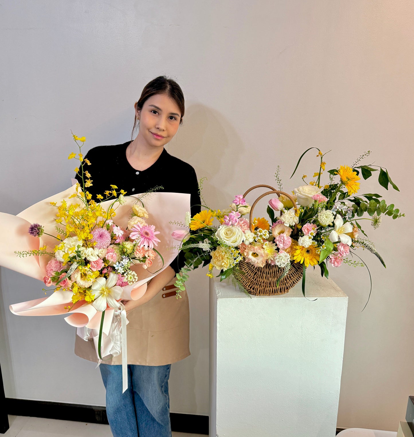 ๐ธ BEST SELLER Bundle Class 2 (Fresh): Korean Style Bouquet + Large Basket Arrangement